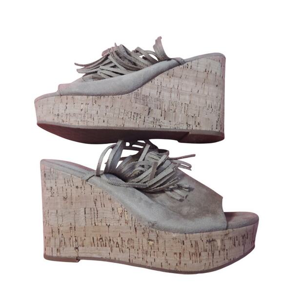 Unbridled Ariat Fringe Cork Mule 4" tan slip on heels Sz 7 good condition - Picture 6 of 7